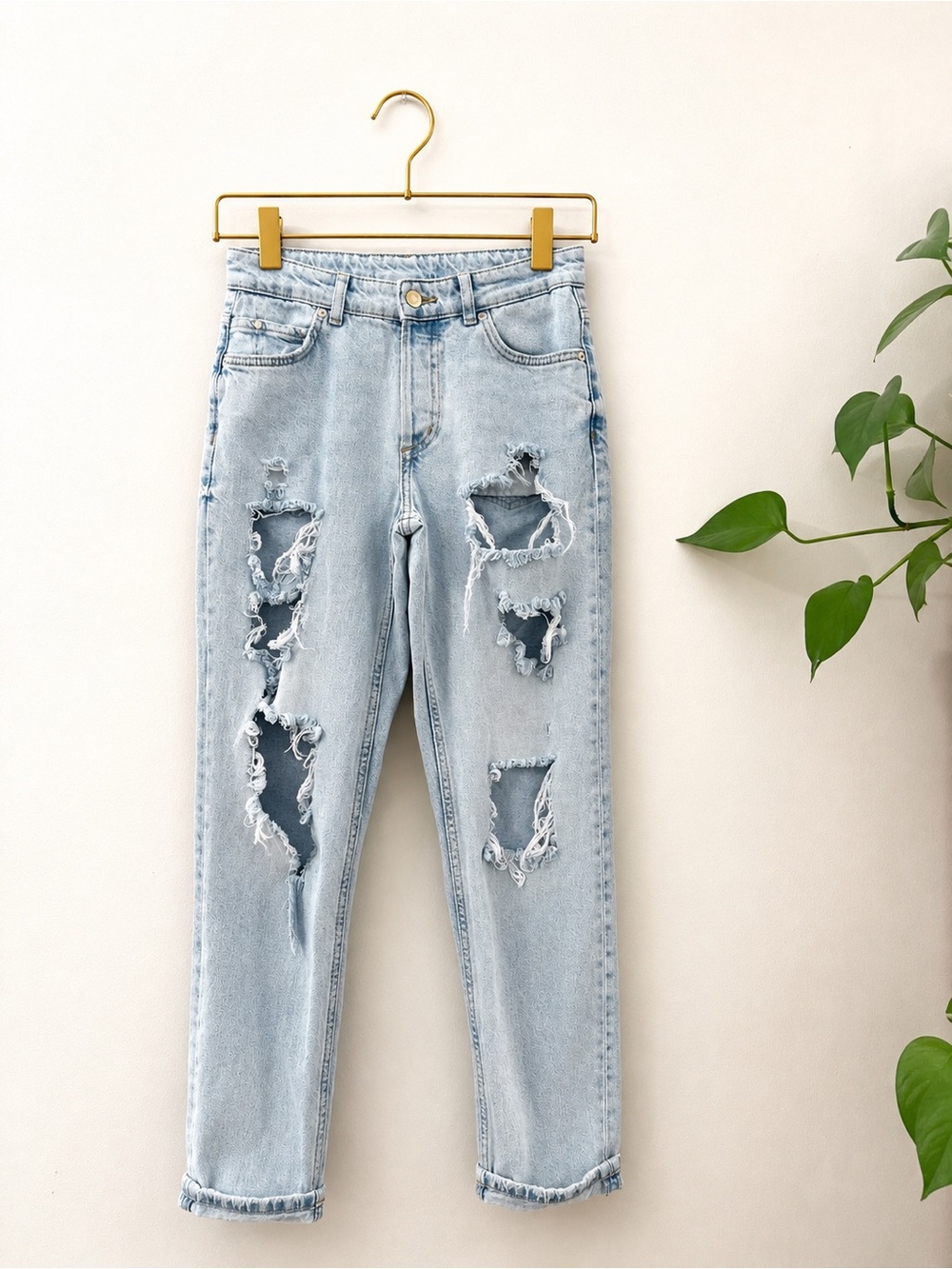 &Denim Distressed Boyfriend Jeans Women’s Size 2 Light Wash Denim